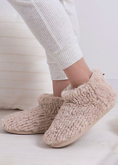 Totes Ladies Faux Fur Short Boot Slippers in Oatmeal Knit