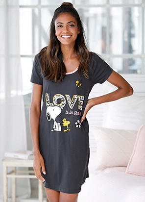 CafePress Snoopy On Heart T Shirt Nightshirt 