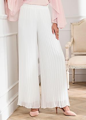 How To Wear Plus Size Wide Leg Pants & Where To Shop Them In Plus  Wide  leg outfit, Wide leg trousers outfit, Plus size wide leg pants