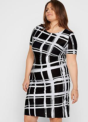 Black and white outfits for store plus size