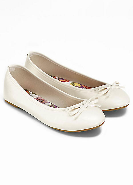 ballet shoes with bow