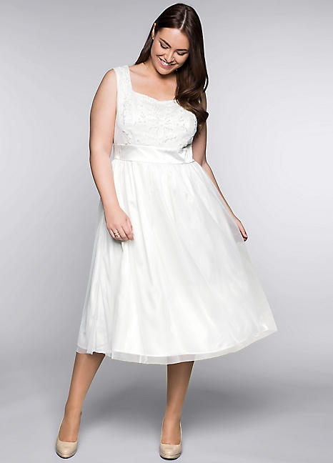 curvissa wedding outfits