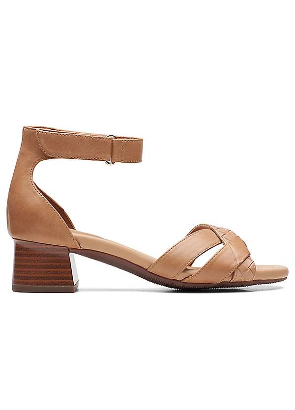 Clarks low heel hot sale sandals