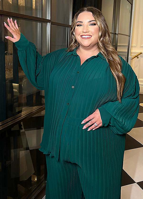 In The Style Jess Millichamp Dark Emerald Green Plisse Shirt | Curvissa