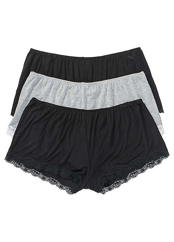 Shorts with white on sale trim